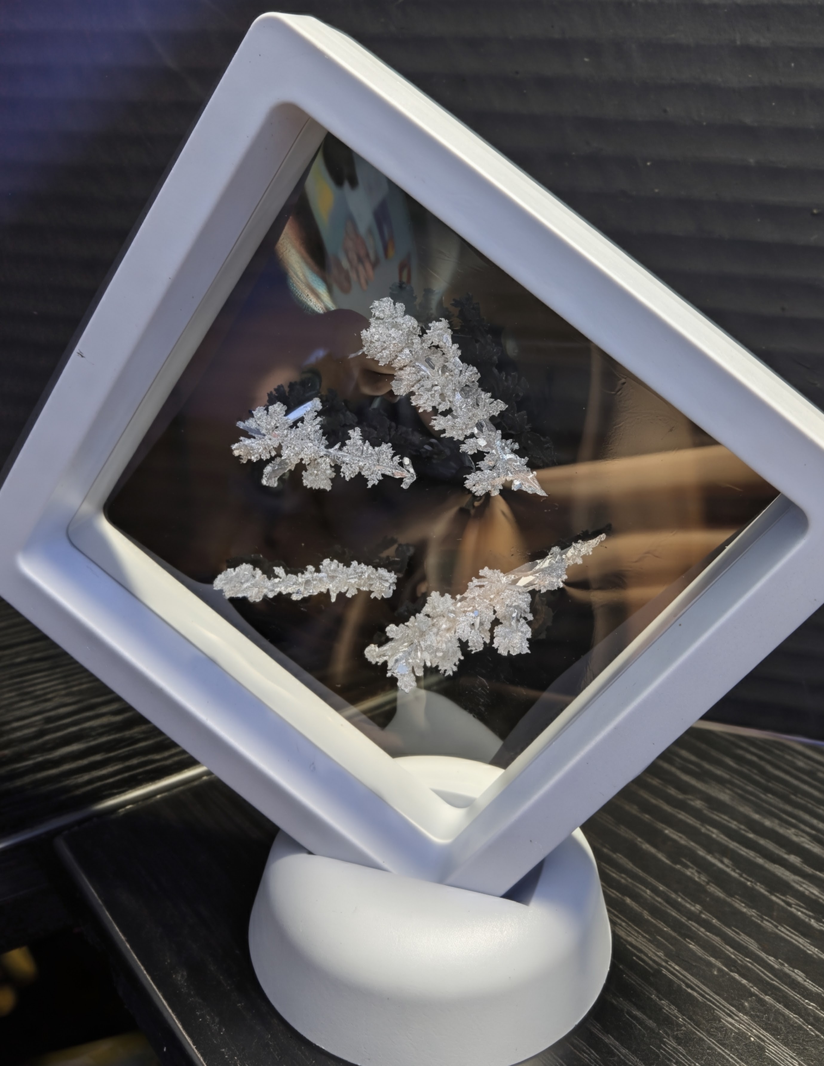 Specialty hand picked floating display | PeerMetals