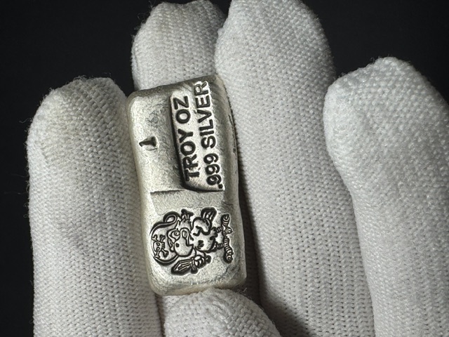 1オンス　銀貨　【END OF WORLD】シルバーバグアイランド 1 oz Hand Poured Pirate Silver Bar - PG&G | PeerMetals